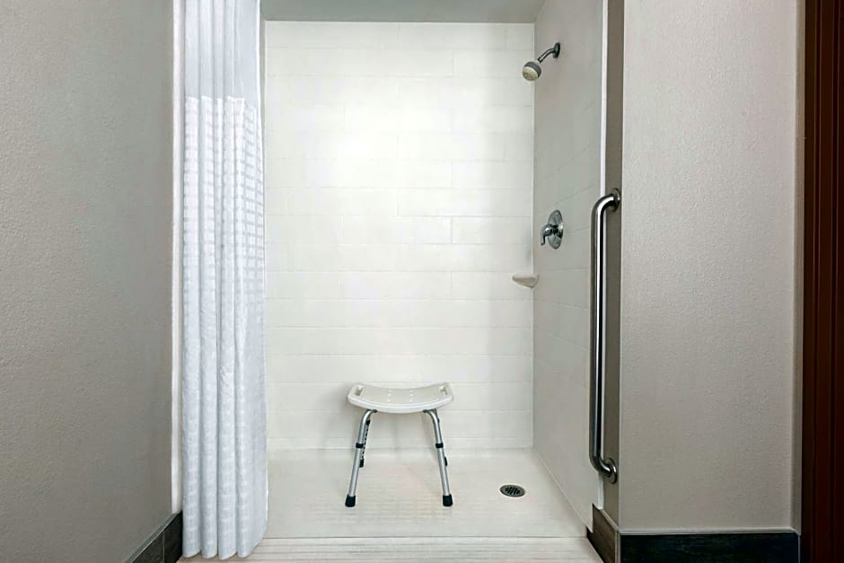 La Quinta Inn & Suites by Wyndham Lackawanna - Buffalo