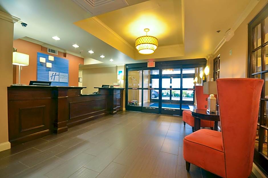 Holiday Inn Express Pine Bluff - Pines Mall Hotel By IHG