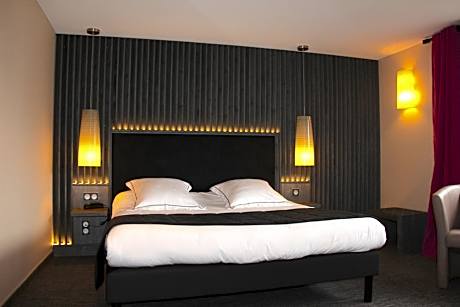 Two Connecting Double Rooms