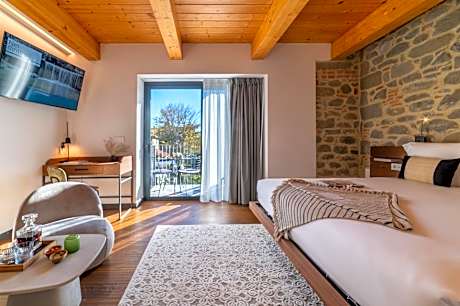 Deluxe King Room with Balcony