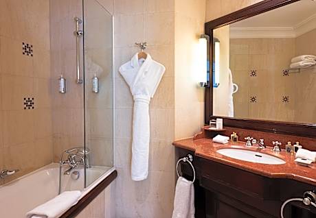 Junior Suite with Eiffel View