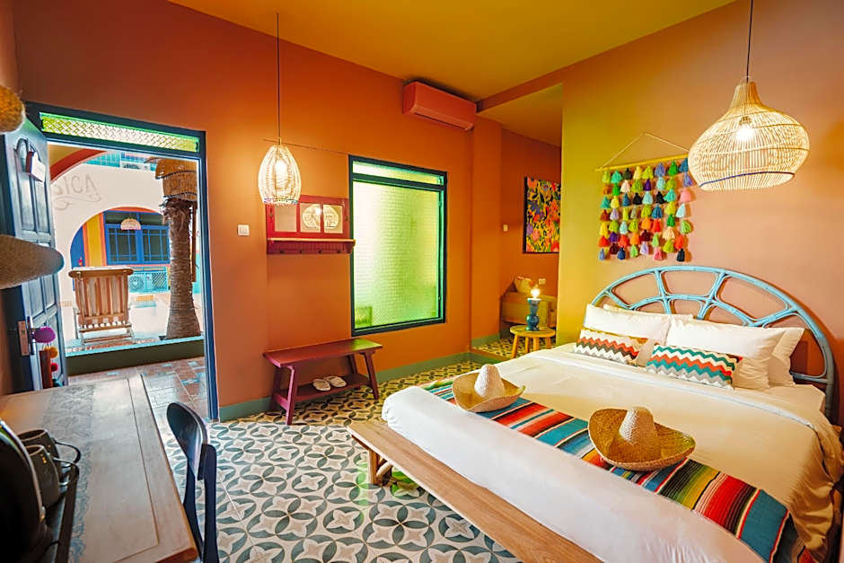 Por Aqui Stay & Dine