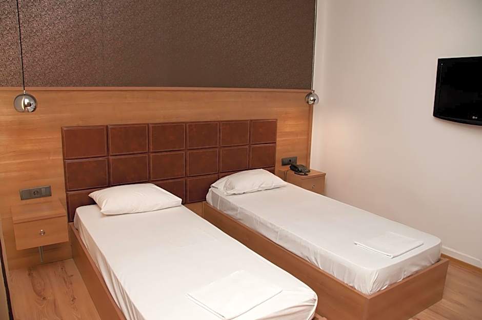 Metropolis Hotel