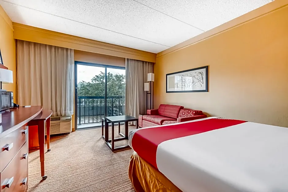 Super 8 by Wyndham Dallas Love Field Airport