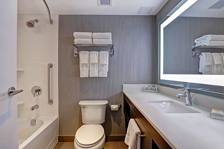 Holiday Inn Mississauga Toronto West By IHG