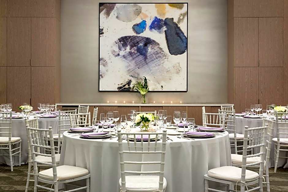 AC Hotel by Marriott San Francisco Airport/Oyster Point Waterfront