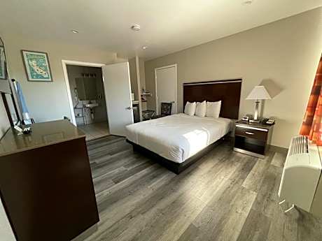 Queen Room - Disability Access Nonsmoking