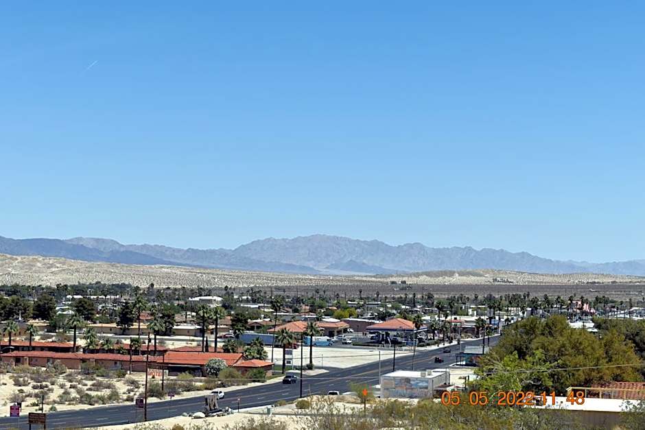 9 Palms Inn