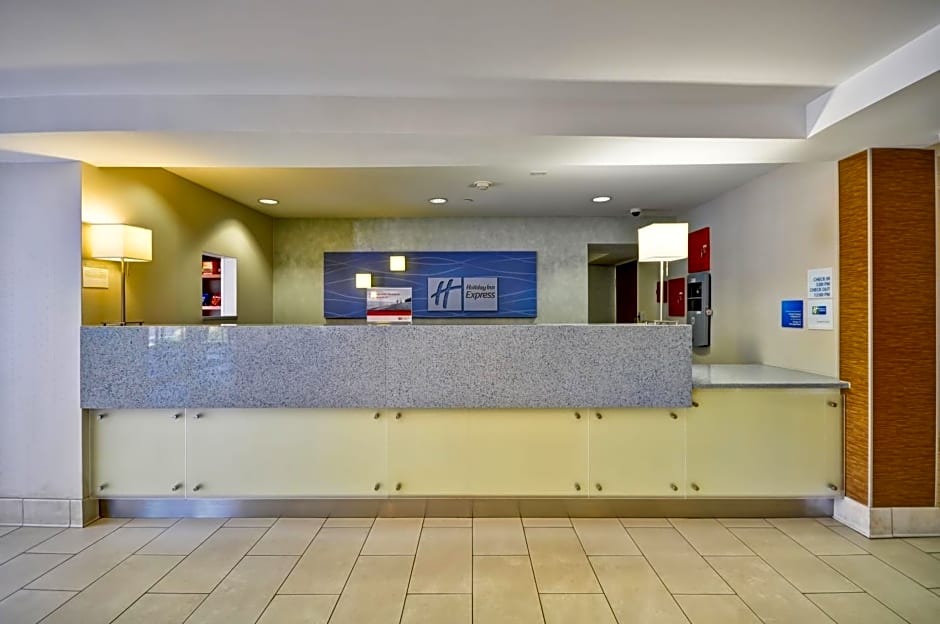Holiday Inn Express Romulus / Detroit Airport By IHG