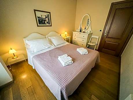 Three-Bedroom Deluxe Apartment