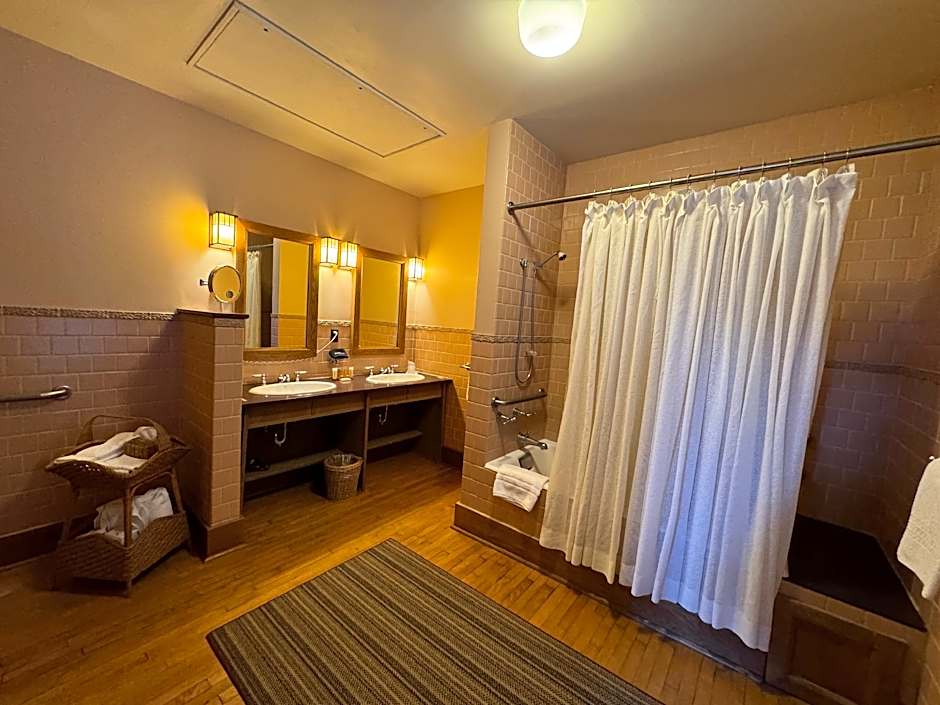 Roycroft Inn