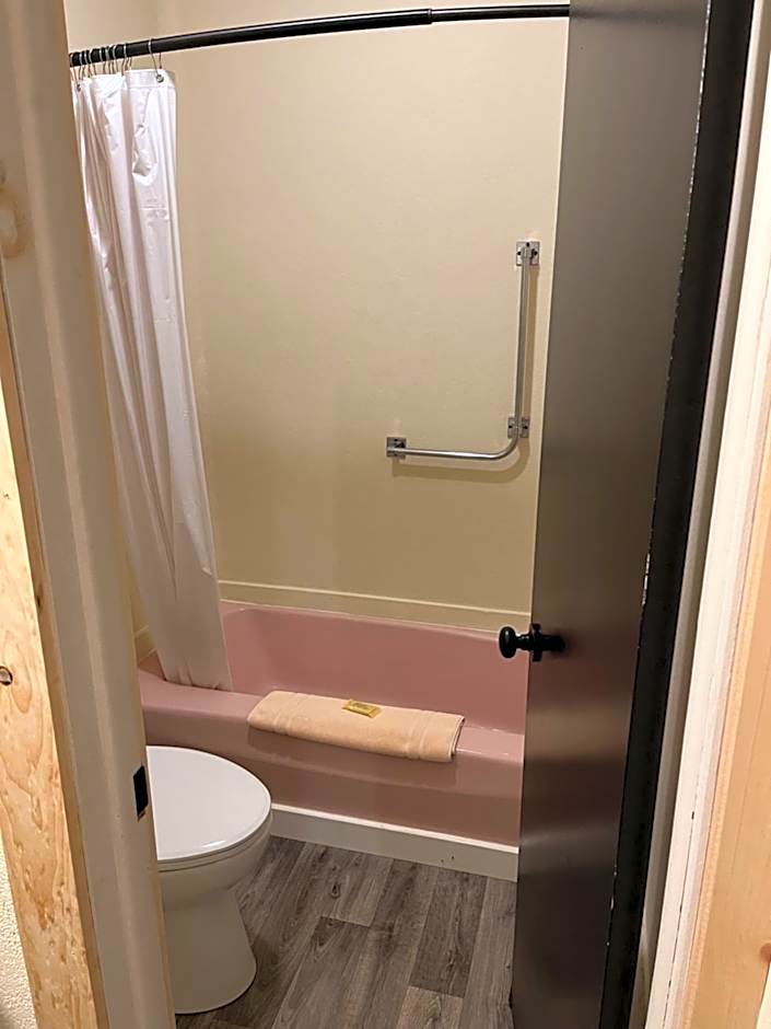 Brookside Motor Inn