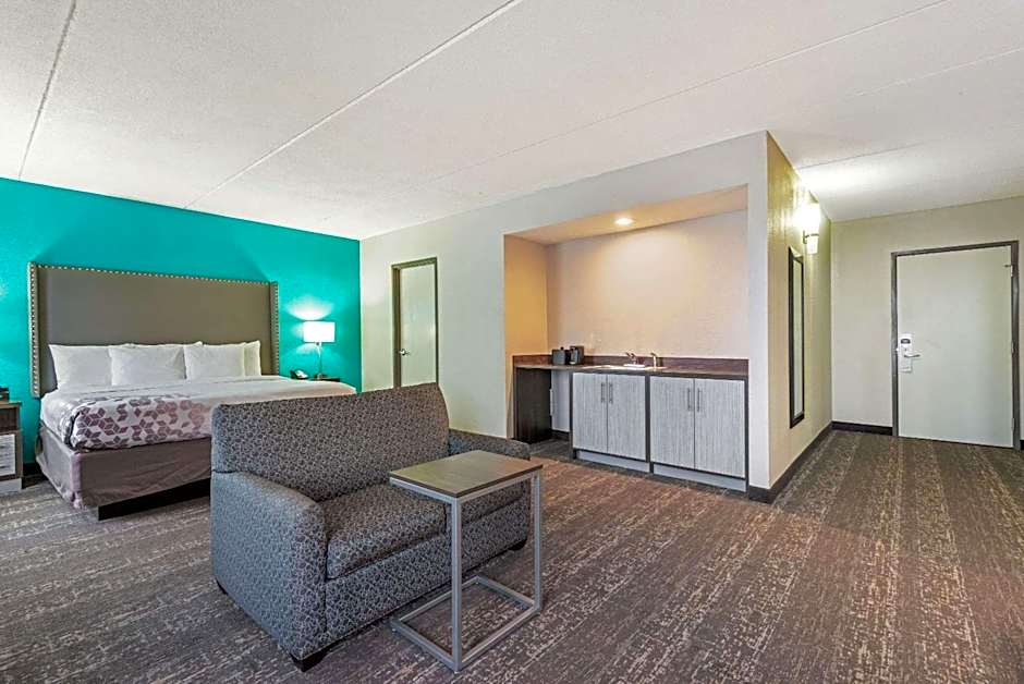 La Quinta Inn & Suites by Wyndham Jamestown, NY-Downtown