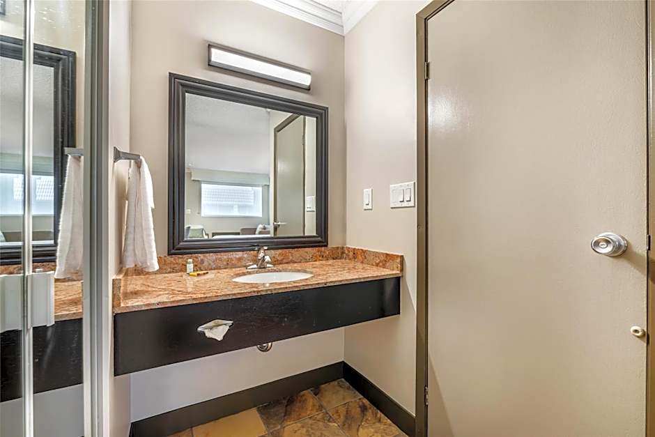 Best Western Plus Burnaby Hotel