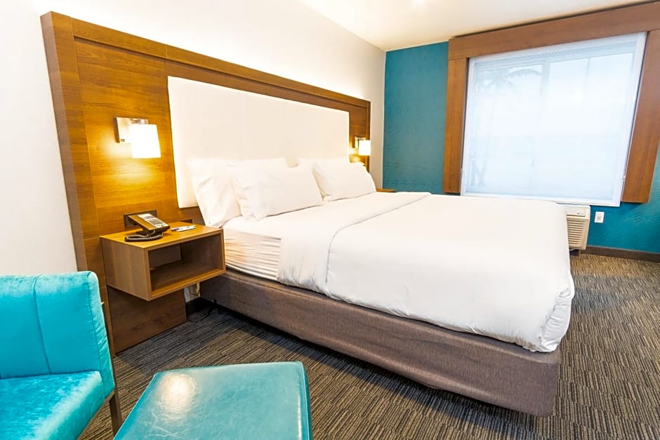 Holiday Inn Express Hollywood Walk of Fame By IHG