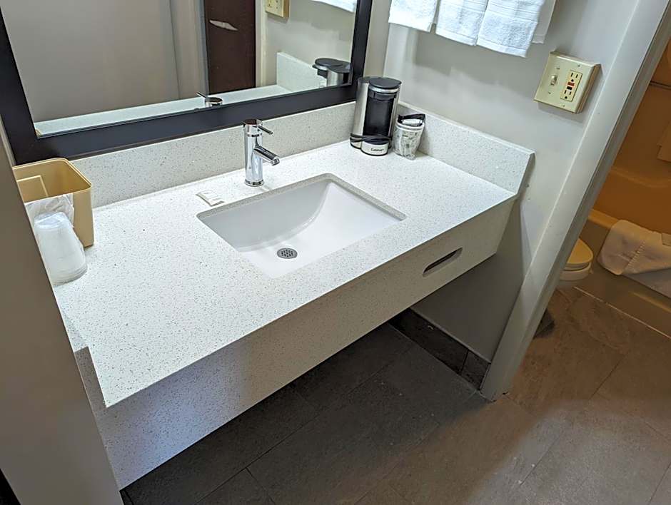 Days Inn by Wyndham Birch Run