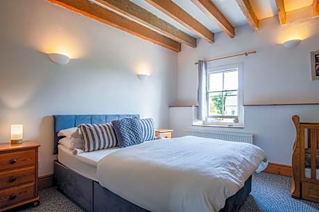 Angle Adventures - 4 Bedroom Cottage - Angle