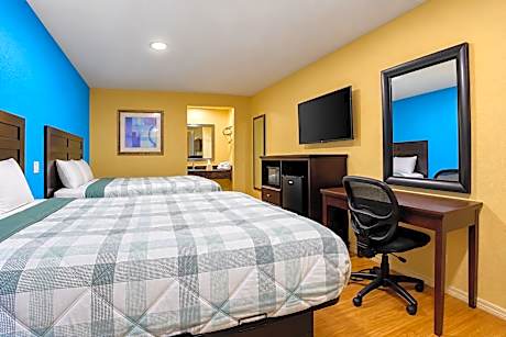 Deluxe 2 Queen Beds Smoking
