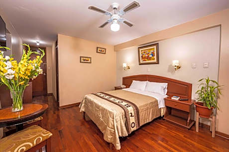 Hotel Manhattan Inn Airport