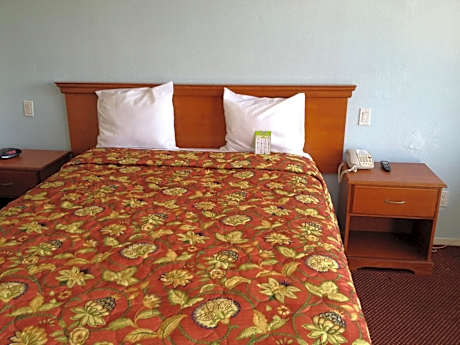 Queen Room - Non-Smoking