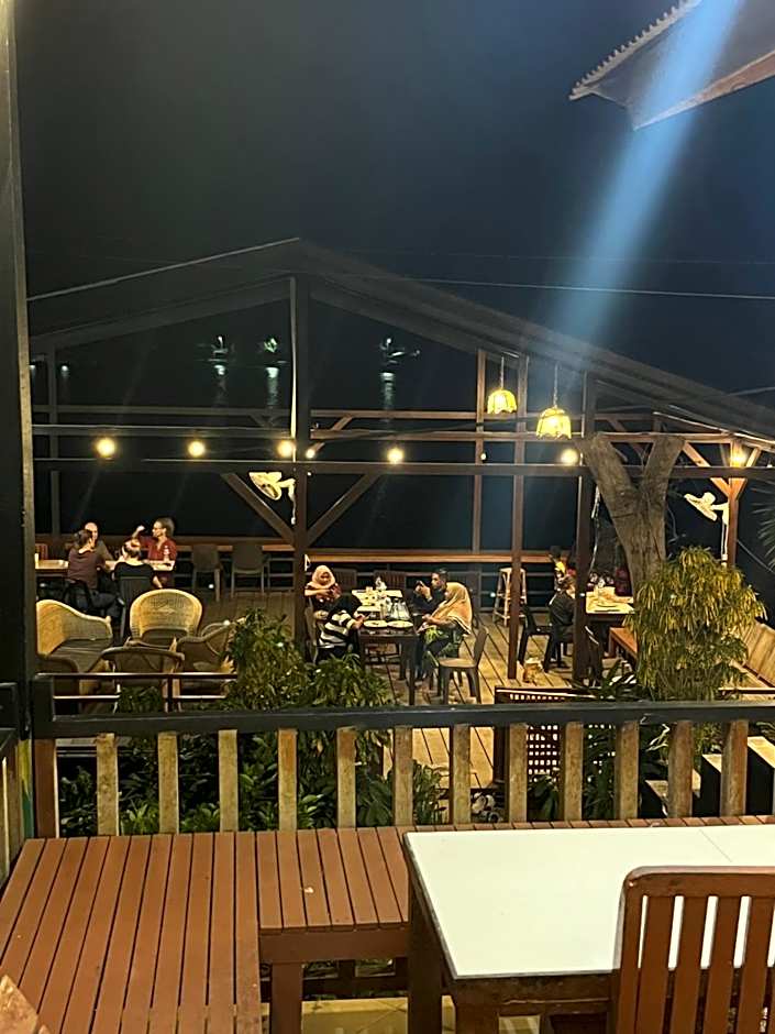 Olala Bungalows and Restaurant