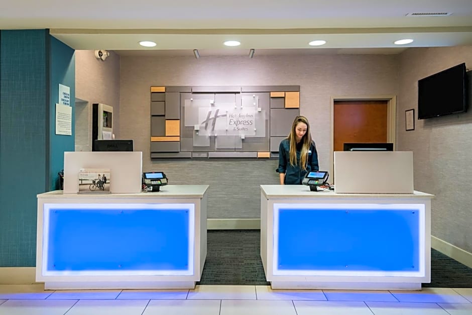 Holiday Inn Express & Suites Rocky Mount Smith Mountain Lake By IHG
