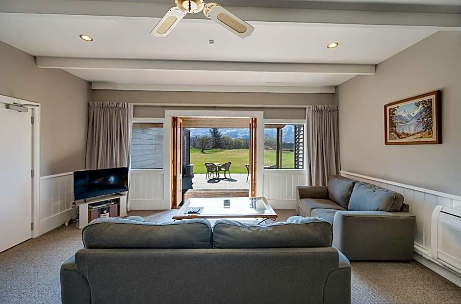 Manata Homestead & Lodge