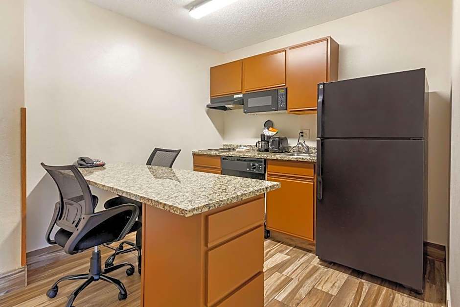 MainStay Suites Dubuque at Hwy 20