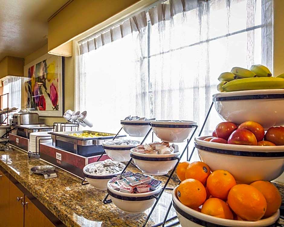 Comfort Inn & Suites Oakland
