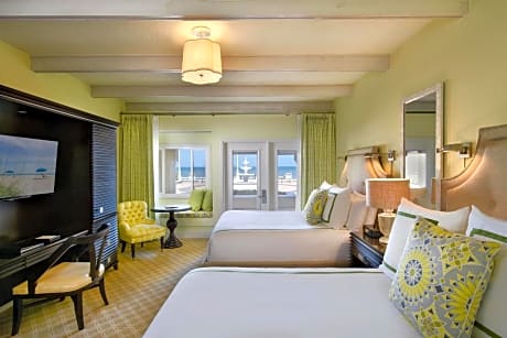 Deluxe Queen Room with Ocean View