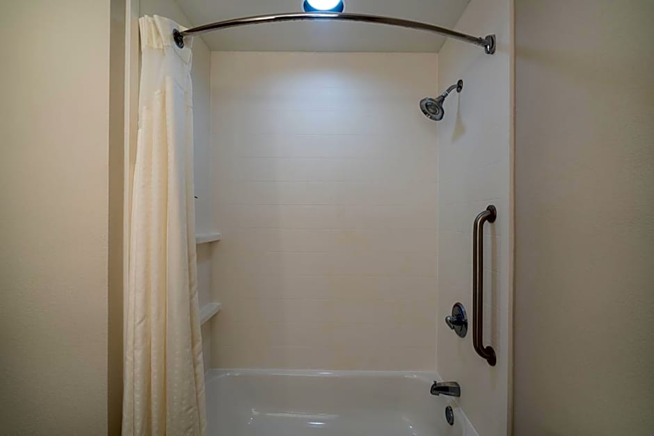 Holiday Inn Express Hotel & Suites Talladega By IHG