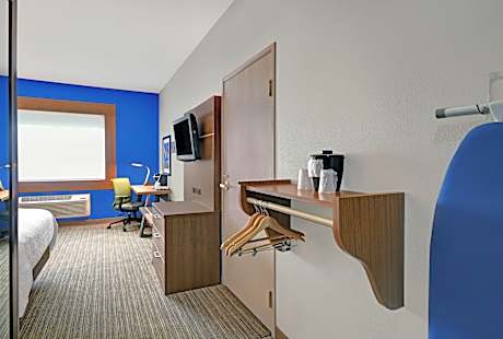 1 Queen Bed Standard Mobil Access Tub