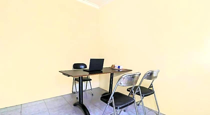 OYO 90809 Homestay Black Pink Merah Jambu Syariah