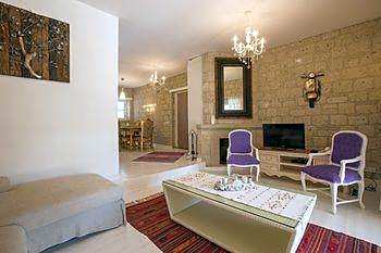 Alaroof Hotel