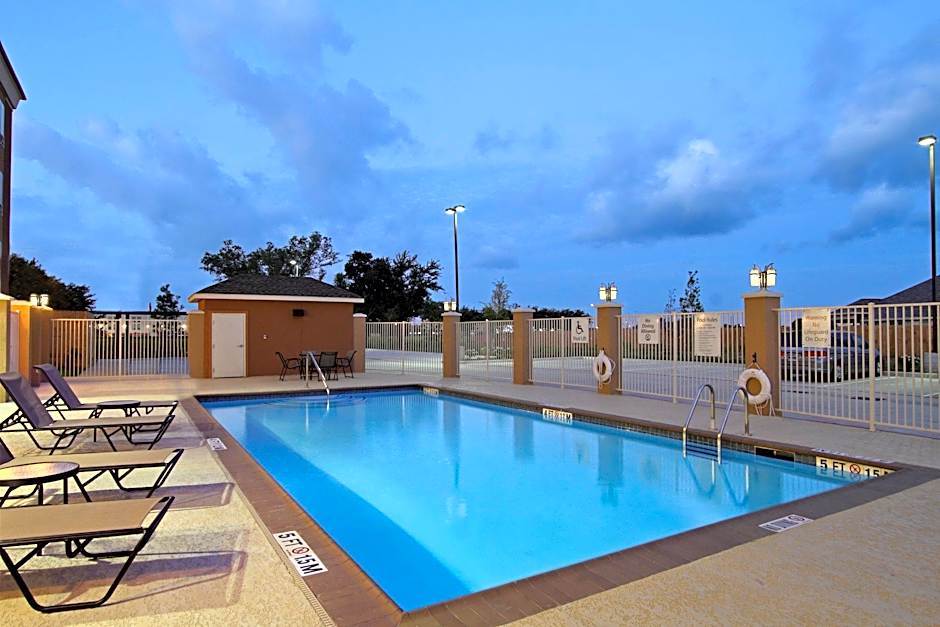 Holiday Inn Express & Suites Houston East - Baytown By IHG