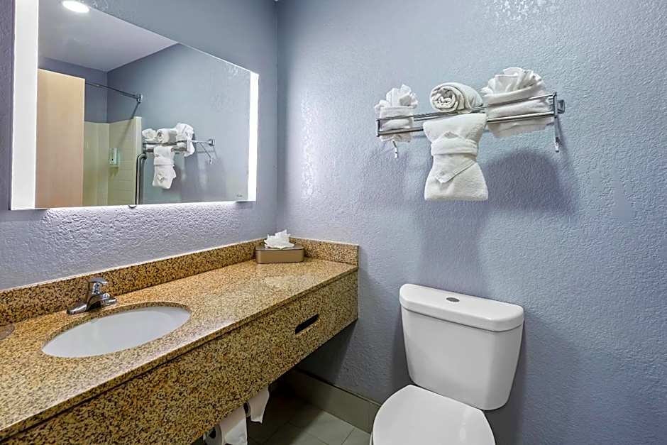 Quality Inn & Suites Manhattan