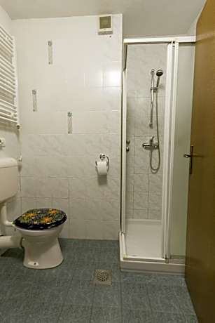 Triple Room - Basement