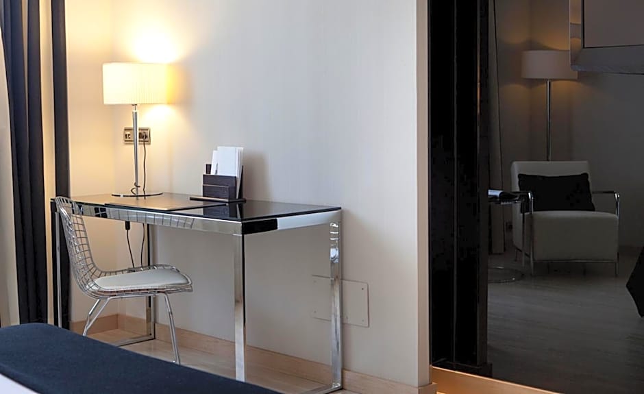 Hotel Maydrit Airport