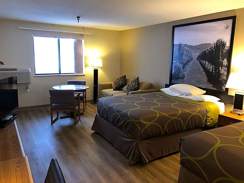 Super 8 by Wyndham Salmon Arm