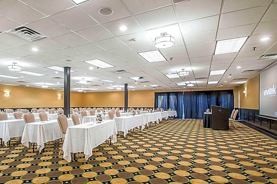 Clarion Inn Elmhurst - Oak Brook Near I-88, I-290, I-294