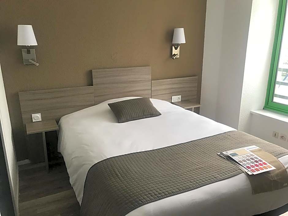 Contact Hôtel du Champ de Mars de Saint-Brieuc