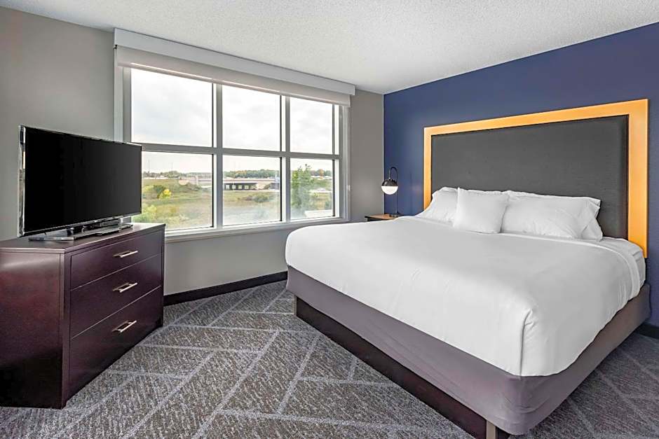 Cambria Hotel Minneapolis Maple Grove