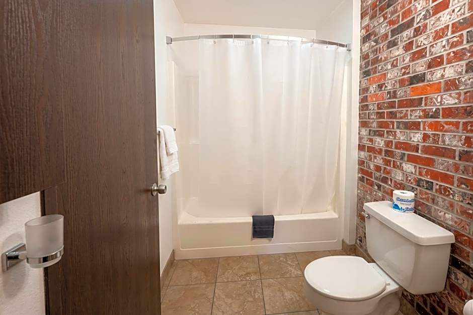 Travelers Inn by OYO Longview Kelso