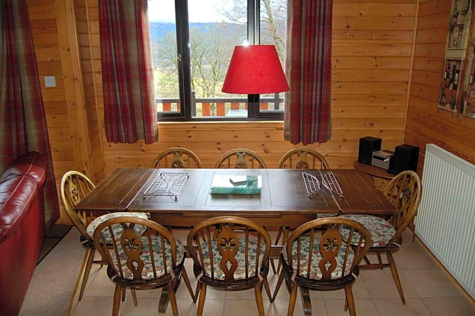 Luxury woodland Oak Lodge