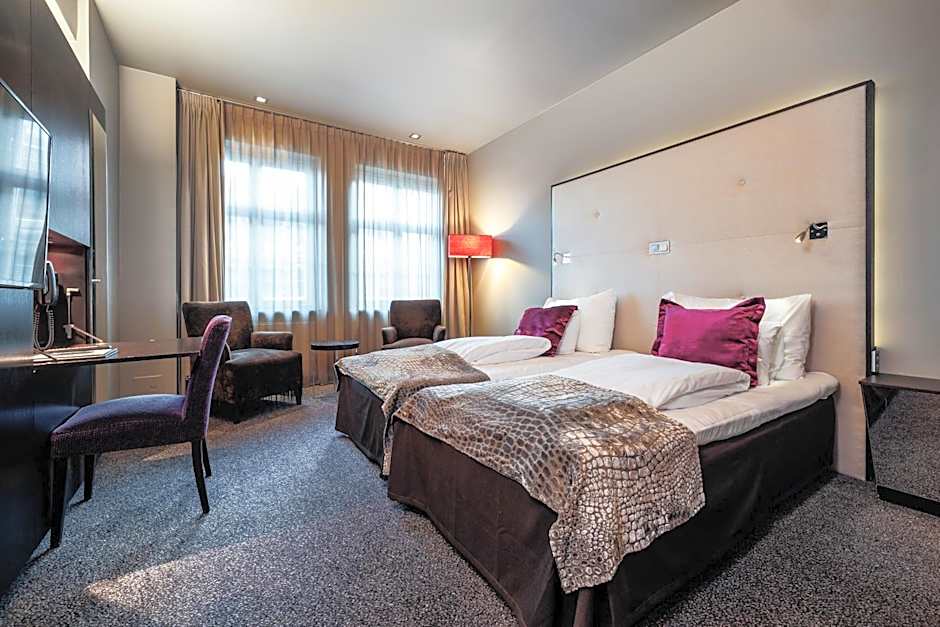 Home Hotel Folketeateret