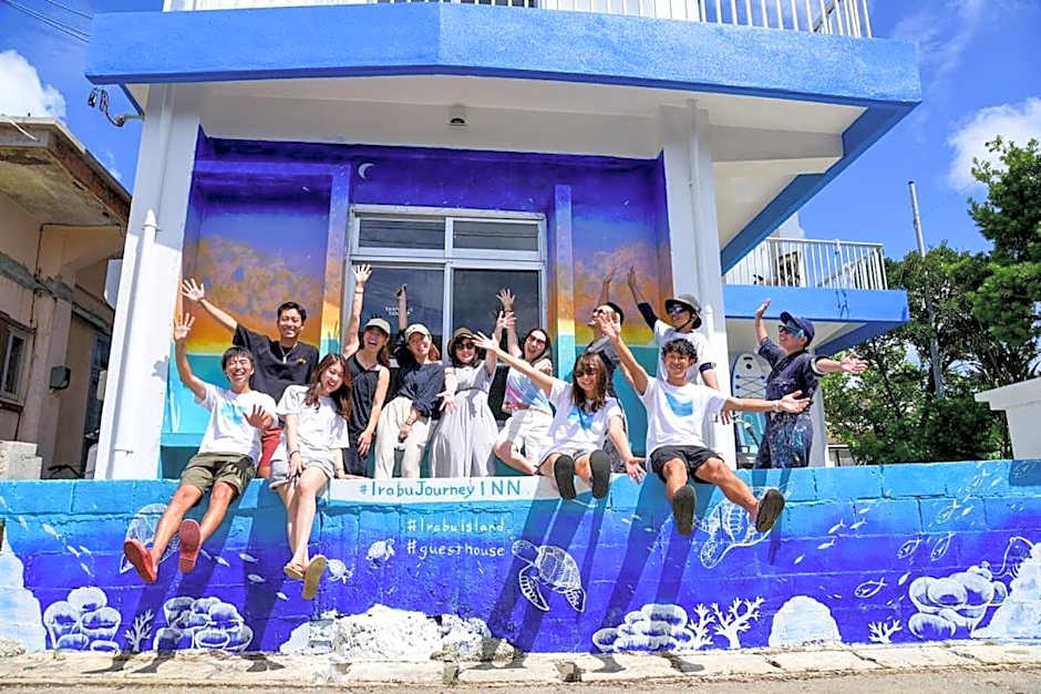 交流型ゲストハウス伊良部ジャーニーインIrabu Joureny INN#毎日みんなで夕食会#ゲストさんは20-30代が中心#海徒歩1分#空港車で5分#本格フィンランドサウナ付き#海と星と夕日が見える屋上あり