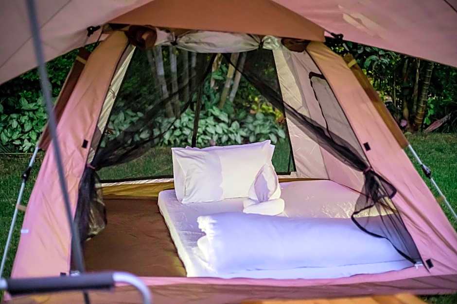 Shose Farmhouse Chalets & Campsite