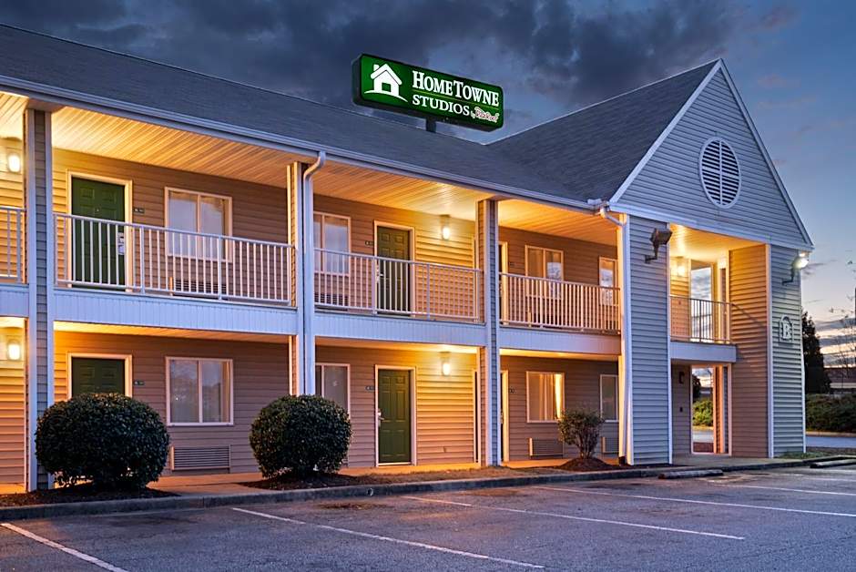 HomeTowne Studios by Red Roof Spartanburg - Asheville Highway