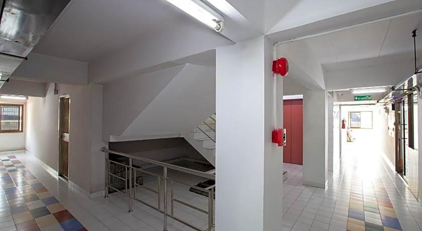 D haus Ngamwongwan Residence