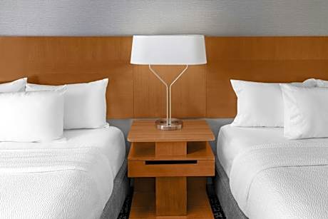 Queen Suite with Two Queen Beds, Bathtub and Sofa Bed - Mobility Access/Hearing Accessible